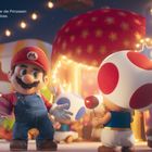 „Mario fragt seinen Freund Toad, ob er die Prinzessin gesehen hat. Toad zeigt auf das Schloss.“ 

Szene: Mario, Luigi und Toad auf einem festlichen Platz.