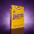 "Lakers: An Official History of the Purple & Gold". Gelbes Cover, violetter Text, Logo, lila Hintergrund.