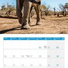 Kalender für Januar 2027. Großes Foto eines Elefanten aus der Nähe auf trockenem Boden, blauer Himmel im Hintergrund.