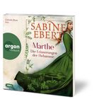 "Sabine Ebert: Marthe, Die Erinnerungen der Hebamme" und "Gabriele Blum liest". Illustration einer Frau im grünen Kleid.