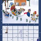 Kalender mit Januar-Datum. Lustige Stoffbären im Schnee, einer fotografiert, andere rodeln, Haus im Hintergrund.