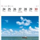 Kalender: Mai, Woche 21, 24.–30.; Feiertag: Fronleichnam am 27. Foto: Fischkutter vor List unter blauem Himmel.