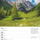 Mai, 21. Woche, Zwillinge 21.5.–20.6. Die Tage vom 24. bis 30. sind gelistet. Landschaft mit grünen Wiesen und Bergen.