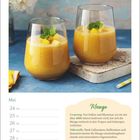 Text über Mangos, Wochenkalender für Ende Mai. Zwei Gläser mit Mango-Smoothie, dekoriert mit Minze und Mangostücken.