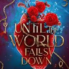 „UNTIL THE WORLD FALLS DOWN“, „FINDE DEIN HERZ“. Rotes Herz mit Rosen, goldene Ketten und Schlüssel auf blauem Hintergrund.