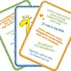 Ein Stapel von drei bunten Karten. Mittlere Karte zeigt eine fröhliche gelbe Giraffe und humorvolle Sprüche in verschiedenen Farben.