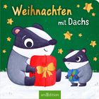 "Weihnachten mit Dachs" in gelben Buchstaben, zwei lachende Dachse mit Geschenken, umgeben von goldenen Sternen auf grünem Hintergrund.