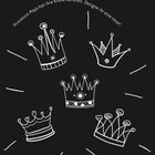 "Prinzessin Maja hat ihre Krone verloren. Designe ihr eine neue!" Fünf gezeichnete Kronen mit verschiedenen Designs.