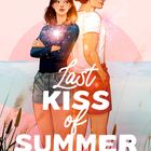 „Last Kiss of Summer“ steht in großen Buchstaben. Illustration: Ein junges Paar vor einem sonnigen, sommerlichen Hintergrund.