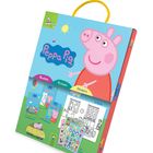 "Peppa Pig. Basteln, Rätseln, Stickern. Peppa in rotem Kleid, eine Illustration mit Büchern und Stickern."