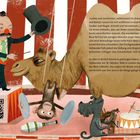 „Ladies and Gentlemen, willkommen im Zirkus Barnum und Bailey! Lassen Sie sich entführen...“  
Illustration mit Zirkusszene: ein Mann, ein Kamel, Affe, Hund, Clown, rote Streifen.