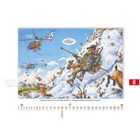 Kalenderblatt für August 2027. Cartoon: Ein Jäger beim Skifahren stürzt mit Gämsen den Schneehang hinunter.