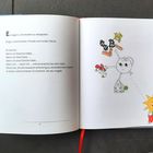 Text: "Es begann, Emotionen zu verspüren: Angst, Unsicherheit, Freude von kurzer Dauer." Illustration: Kugel mit Symbolen wie Geld, Haus.