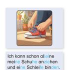 "Ich kann schon alleine meine Schuhe anziehen und eine Schleife binden." Illustration: Hände binden blaue Schnürsenkel an roten Schuhen.