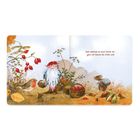 "Dann sammeln sie noch Vorrat ein - ganz voll müssen die Körbe sein!" Ein Wichtel, Vogel, und Maus ernten Herbstfrüchte.