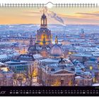 Text: "Januar", "Wintermärchen über der Altstadt", Kalenderdaten darunter. 
Bild: Verschneite Stadtansicht mit historischen Gebäuden bei Sonnenaufgang.
