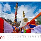 01, Kalender für Januar. Schneebedeckte Berge und bunte Gebetsfahnen umgeben eine buddhistische Stupa.
