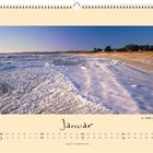 Text: Januar, Neujahr, Heilige Drei Könige; Ort: am Watt vor Kampen. Kalenderseite mit verschneitem Strand und Meer.