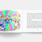 Text auf der rechten Seite beschreibt, dass Max schlaftrunken zur Küche wandelt. Links eine bunte Illustration: Maus, Eule, Buchstaben und ein Zug.