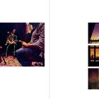 Links: Person vor Stativ, gestrichelte Linie. Rechts: Drei Fotos mit Fensteraussichten und orangem Himmel.