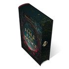 „The Half Fae Prince“ von Emberly Ash. Ein Buch mit dunkelblauem Cover, roten Akzenten und einem schimmernden Design.