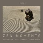 "RICARDO" oben, "ZEN MOMENTS" groß, "MEDITATION · ACHTSAMKEIT · INNER PEACE" unten. Zen-Garten mit Steinen.