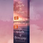 Zwei Bücher: "the weight of falling in love", "the weight of drowning in darkness" von Sarah Stankewitz. Beide Bestseller.