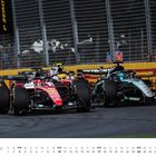 "Januar, GP Australien (Melbourne)." Zwei Rennwagen auf der Strecke, umgeben von Zuschauertribünen und Sicherheitszäunen.