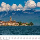 Gardasee - Blick auf Salò mit dem Monte Baldo. Januar 2027 Kalender. Küstenstadt, Berge, Wolken, blauer Himmel, Wasser.