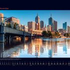 11 November. Kalenderseite mit einer Stadtansicht von Melbourne: Skyline und Brücke spiegeln sich im Wasser.