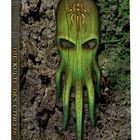 "Die Kulte des Cthulhu" steht auf dem Buchrücken. Ein grünes Cthulhu-Gesicht mit Tentakeln auf Baumrinde.