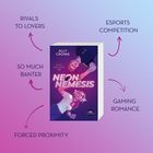 "Rivals to Lovers", "Esports Competition", "So Much Banter", "Gaming Romance", "Forced Proximity" umrahmen ein Buchcover.