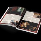 Eine offene Zeitschriftenseite mit Text über "Der Killer: Jason Voorhees" und Bildern von maskierten Figuren in dunkler Umgebung.