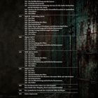 Inhaltsverzeichnis zu Filmen wie "SAW VI (2009)" und "Jigsaw (2017)". Rechts eine dunkle, metallische Tür mit Ketten.