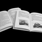 Texte über den Hamburger DOM und Größte Kirmes am Rhein. Zwei geöffnete Bücher mit schwarz-weißen Abbildungen.