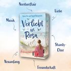 "Verliebt in Rosa" von Sylvia Filz und Sigrid Konopatzki. Eine Illustration zeigt eine Frau am Strand mit Vögeln im Himmel.