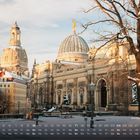 "Winter in Dresden", Januar 1, zeigt historische Gebäude mit verschneiter Landschaft, ein großer Baum im Vordergrund.