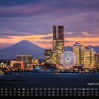 "Skyline von Yokohama", Monatskalender mit Zahlenreihe, Skyline bei Sonnenuntergang, beleuchtete Gebäude, Riesenrad, Bergsilhouette.