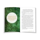 Links steht ein Zitat: „Traumatisierte Menschen sprechen...“. Rechts ist Text auf einer Buchseite zu sehen.