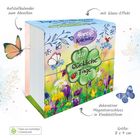 "2027 Glückliche Tage" steht auf einem blumigen Kalender mit Schmetterlingen. Text: Aufstellkalender, Glanz-Effekt, Magnetverschluss.