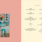 Texte: Einleitung, Frühlingsrezepte, Herbstrezepte, Hausmittel, Trinken, Magische Momente. Links: Tisch mit Blumen, Stühle.