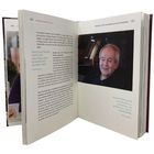 Seite 98-99, Zitate von Otto Schenk: "Wenn sich dieses Natürliche überträgt" und "Meine Sehnsucht, eine Musik zu verstehen..." Text mit Bild eines älteren Mannes.