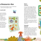 Text: Die Dinosaurier-Box. Die Dinosaurier und ihre Welt (4 Karten). Memory (5 Karten). Fadenspiele (2 Karten).

Illustrationen: Verspielte Dinosaurier und Landschaften in bunten Farben.