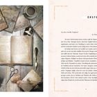 Links ein altes Buch, Karten, Fotos und ein Schädel. Rechts: "ERSTER BRIEF", Adressat und ein Brief an Mrs. Saville, England.