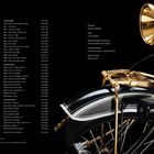 Titel "INHALT", Liste von Motorradmodellen und Jahren. Rechts ein klassisches Motorrad mit goldenen Akzenten.