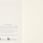 "OUR MANIFESTO: At Moleskine we believe in the timeless power of handwriting..." und zwei QR-Codes unten. Links weiße Seite.