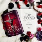 "Dire Bound: A Wolves of Ruin Novel" Buch mit roter Verzierung, Schwert-Design; umgeben von bunten Blumen und einer Krone.