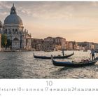 "La Salute" und "CASARES EDITION" als Texte. Gondeln auf einem Kanal in Venedig mit historischer Architektur im Hintergrund.
