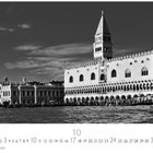 "Dogenpalast", "CASARES EDITION", eine venezianische Architektur an einem Wasserkanal mit markanten Bögen und Turm.