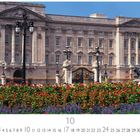 "Buckingham Palace" unten links, darunter eine Monatsübersicht. Ein majestätisches Gebäude mit einer beeindruckenden Fassade.